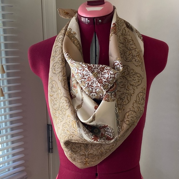 The Rack women square beige floral vintage head scarf. Used condition. - Picture 9 of 12